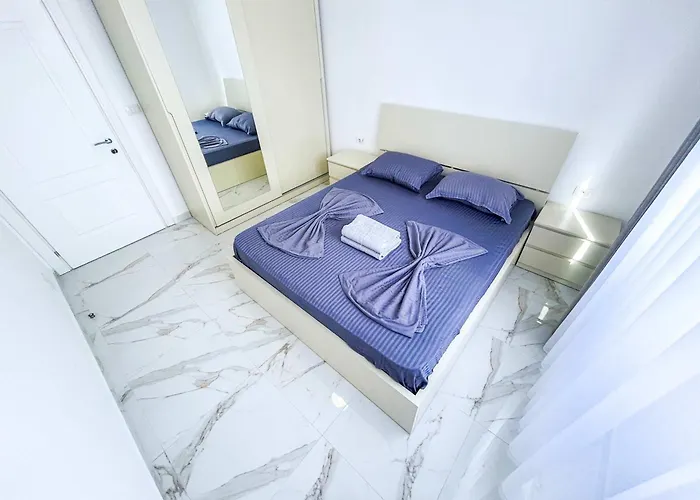 Porta Mare Golem (Tirana)