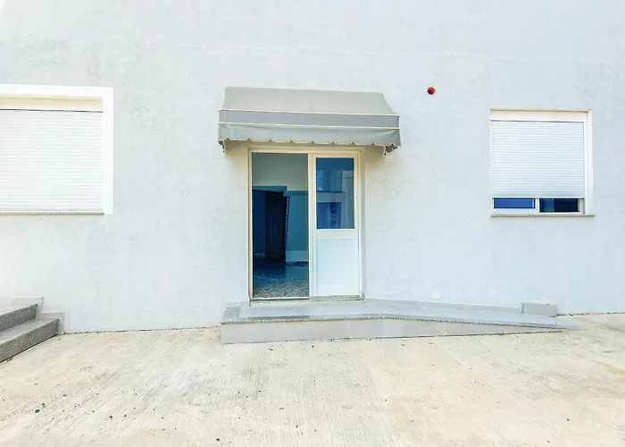 Porta Mare * Golem (Tirana)